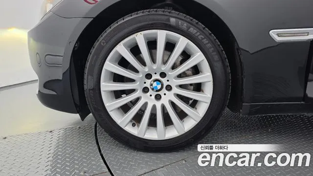 BMW 7-Series 2012 thumb 5