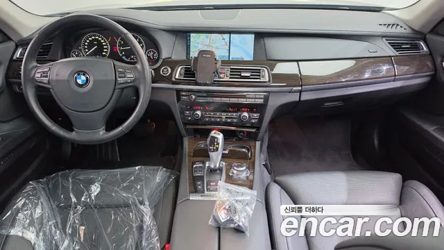 BMW 7-Series 2012 thumb 7