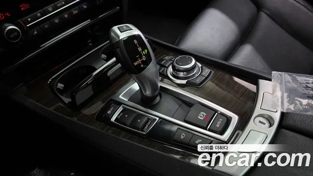 BMW 7-Series 2012 thumb 9