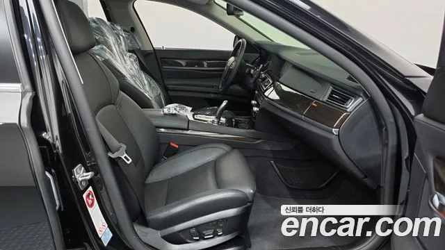 BMW 7-Series 2012 thumb 11