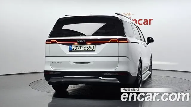 Kia Carnival 2021 thumb 3