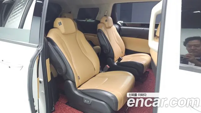 Kia Carnival 2021 thumb 9