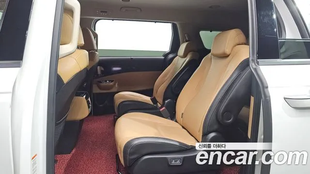 Kia Carnival 2021 thumb 11