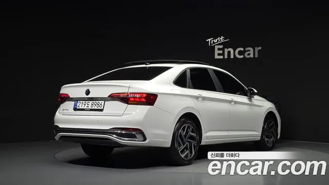 Volkswagen Jetta 2023 thumb 2