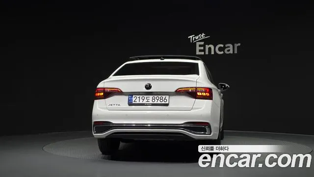 Volkswagen Jetta 2023 thumb 4