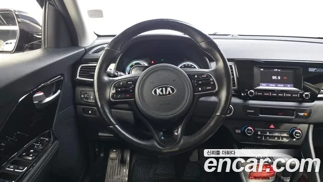 Kia Niro 2017 thumb 11