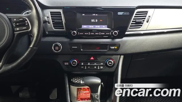 Kia Niro 2017 thumb 12