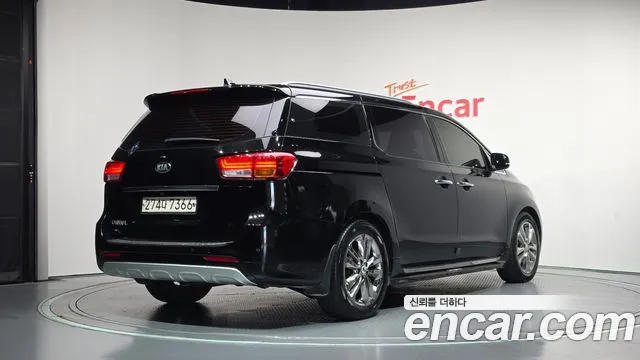 Kia Carnival 2015 thumb 2