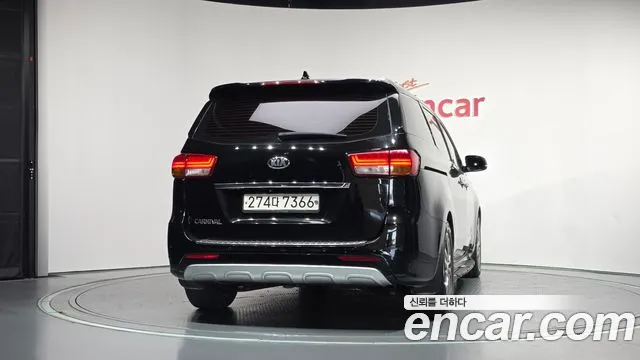 Kia Carnival 2015 thumb 4