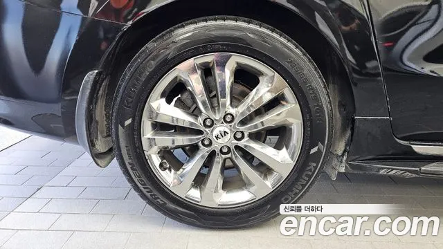 Kia Carnival 2015 thumb 5