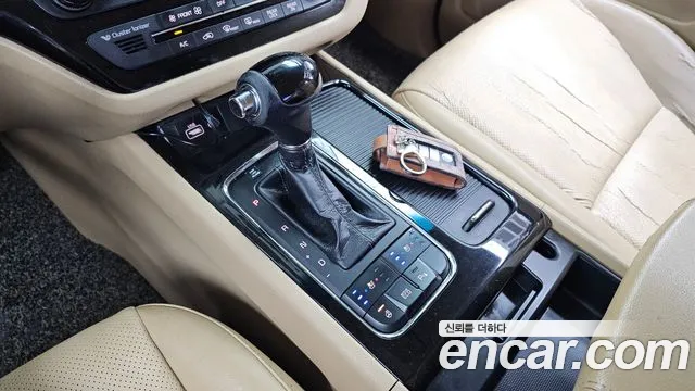 Kia Carnival 2015 thumb 9