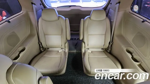 Kia Carnival 2015 thumb 12
