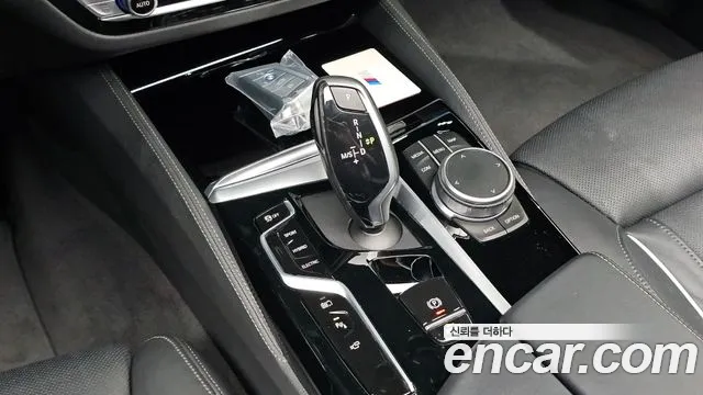 BMW 5-Series 2022 thumb 9