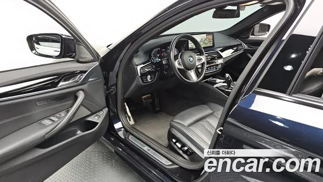 BMW 5-Series 2022 thumb 10