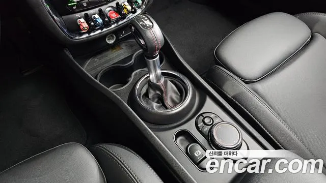 MINI Clubman 2019 thumb 9