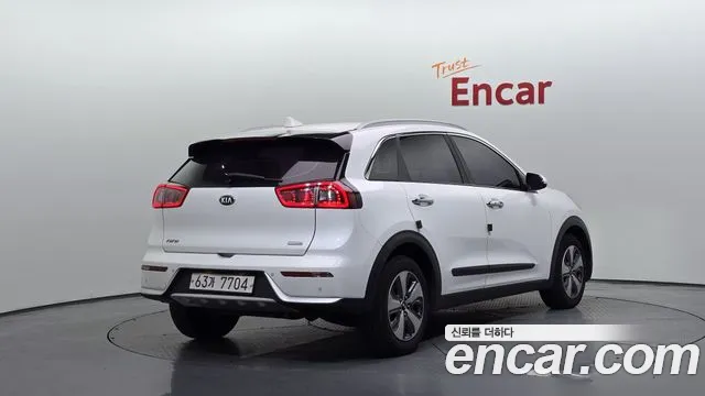Kia Niro 2018 thumb 2