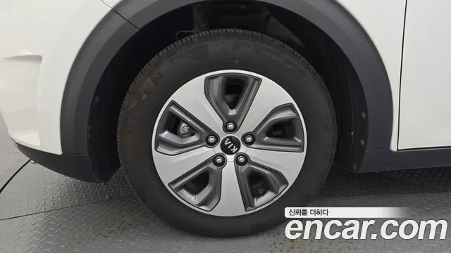 Kia Niro 2018 thumb 5