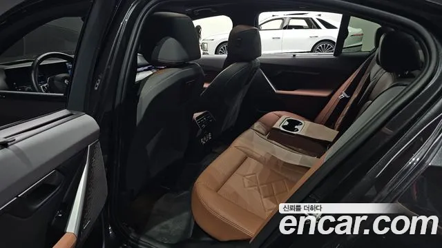 BMW i5 2024 thumb 11