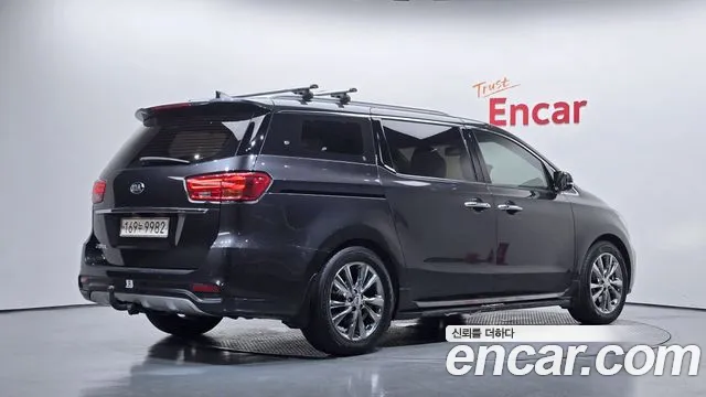 Kia Carnival 2018 thumb 2