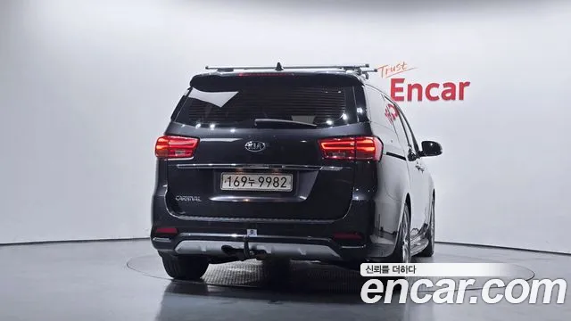 Kia Carnival 2018 thumb 4
