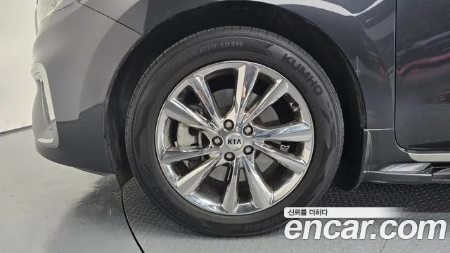 Kia Carnival 2018 thumb 5