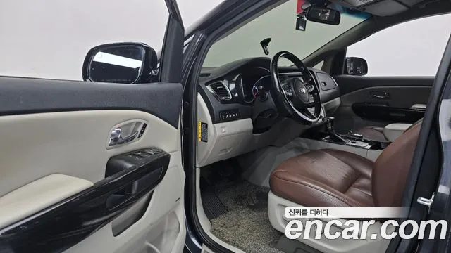 Kia Carnival 2018 thumb 10