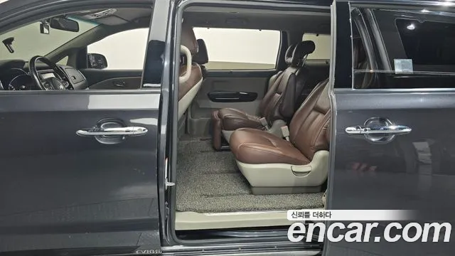 Kia Carnival 2018 thumb 11