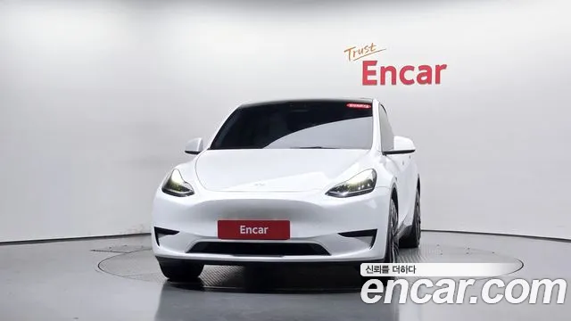 Tesla Model Y 2023 thumb 2