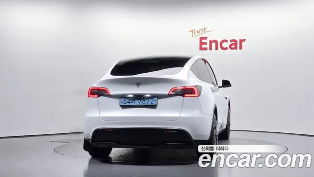 Tesla Model Y 2023 thumb 3
