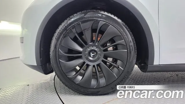 Tesla Model Y 2023 thumb 4