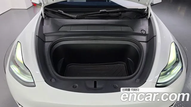 Tesla Model Y 2023 thumb 5