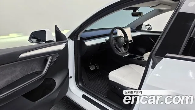 Tesla Model Y 2023 thumb 9