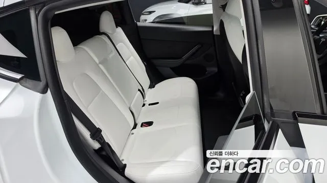 Tesla Model Y 2023 thumb 11