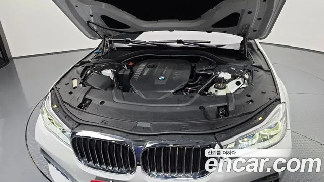 BMW 7-Series 2017 thumb 5