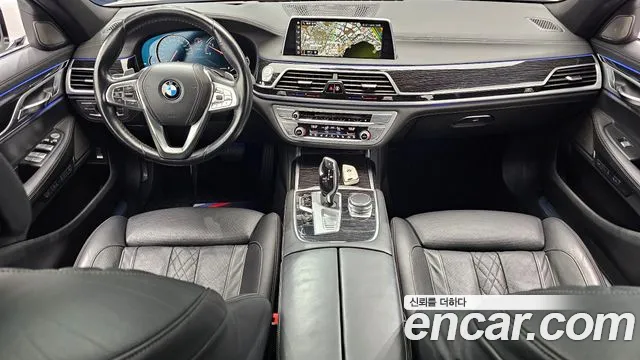 BMW 7-Series 2017 thumb 6