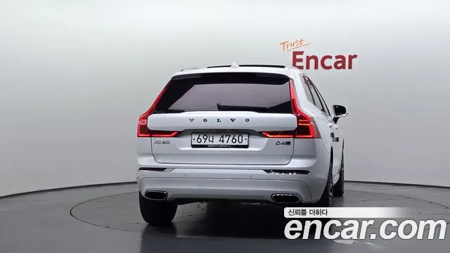 Volvo XC60 2018 thumb 4