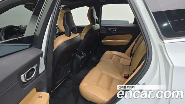 Volvo XC60 2018 thumb 11