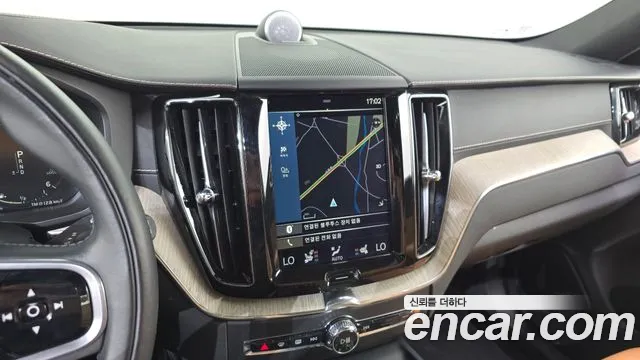 Volvo XC60 2018 thumb 12