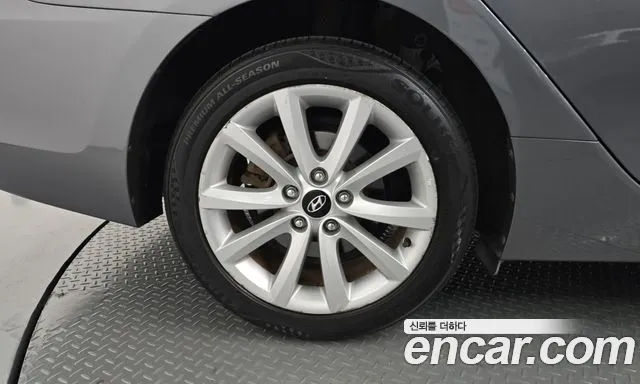Hyundai i40 2013 thumb 4
