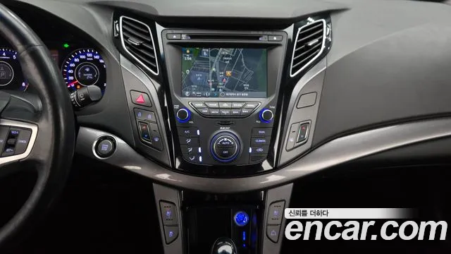 Hyundai i40 2013 thumb 12