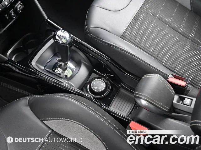 Peugeot 2008 2018 thumb 9