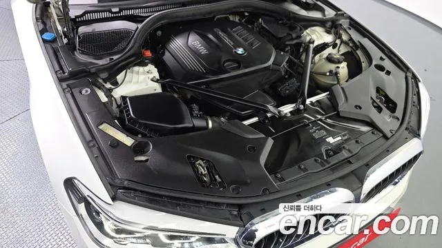 BMW 5-Series 2017 thumb 5
