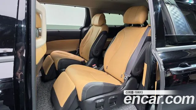 Kia Carnival 2023 thumb 11