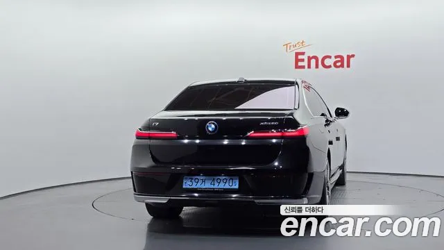 BMW i7 2023 thumb 3