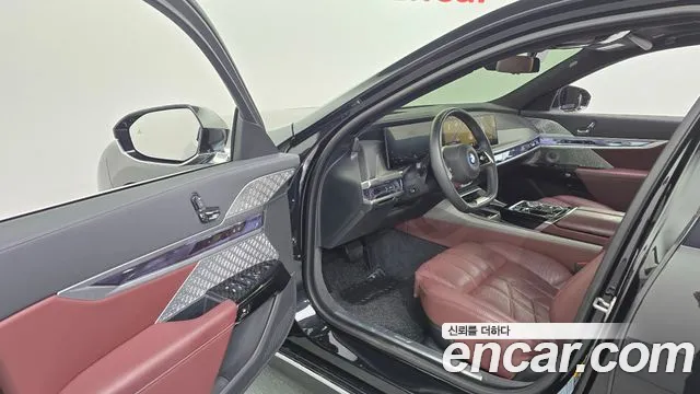 BMW i7 2023 thumb 9