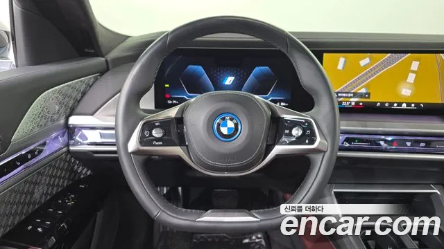 BMW i7 2023 thumb 12