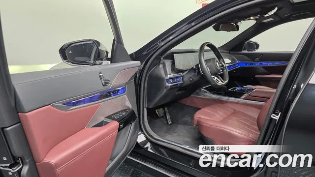 BMW 7-Series 2024 thumb 9