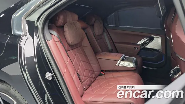 BMW 7-Series 2024 thumb 10