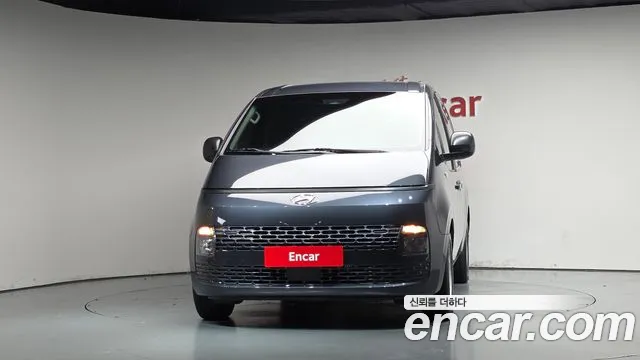 Hyundai Staria 2023 thumb 2
