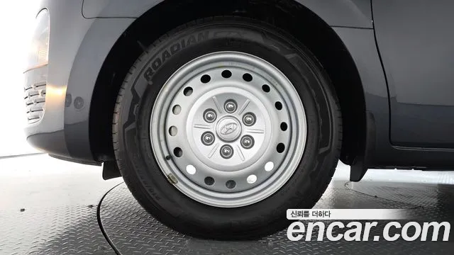 Hyundai Staria 2023 thumb 4